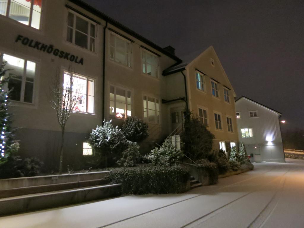 Vaernamo Folkhoegskolas Vandrarhem Exteriér fotografie