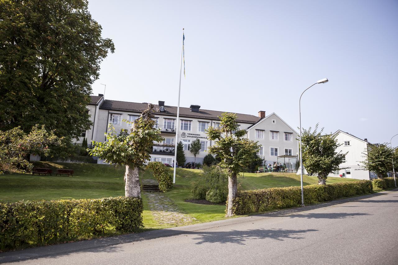 Vaernamo Folkhoegskolas Vandrarhem Exteriér fotografie