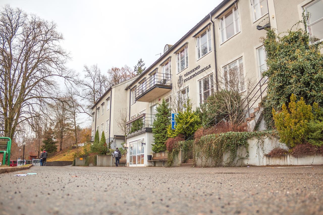 Vaernamo Folkhoegskolas Vandrarhem Exteriér fotografie